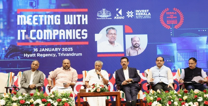 Chief Minister Shri Pinarayi Vijayan interacting with leaders of IT companies