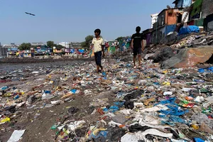 | Photo: AP/Rajanish Kakade : India Plastic Pollution