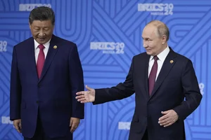 AP : Russian President Vladimir Putin (R),  Chinese President Xi Jinping (L) 
|