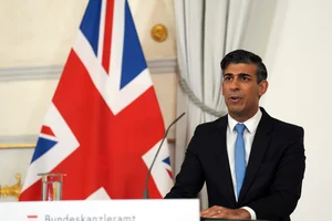 AP  : Rishi Sunak Ditches Plan To Scrap UK Graduate Visa Route For Foreign Students After Backlash: Report 