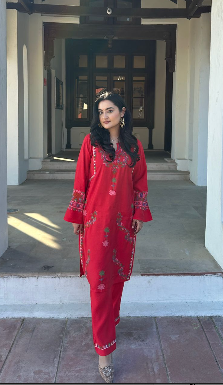 Gazelle in Falak Kashmiri Kurta Set In Muslin Red