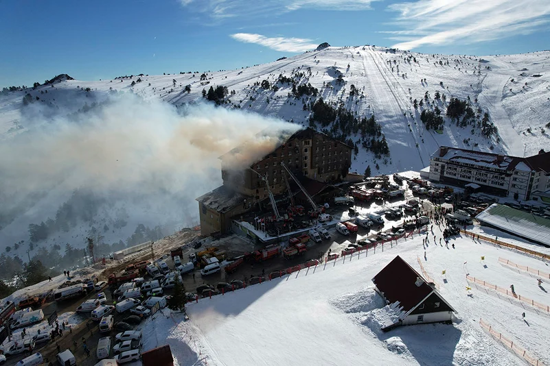 Fire at Kartalkaya Ski Resort Hotel in Turkey_4