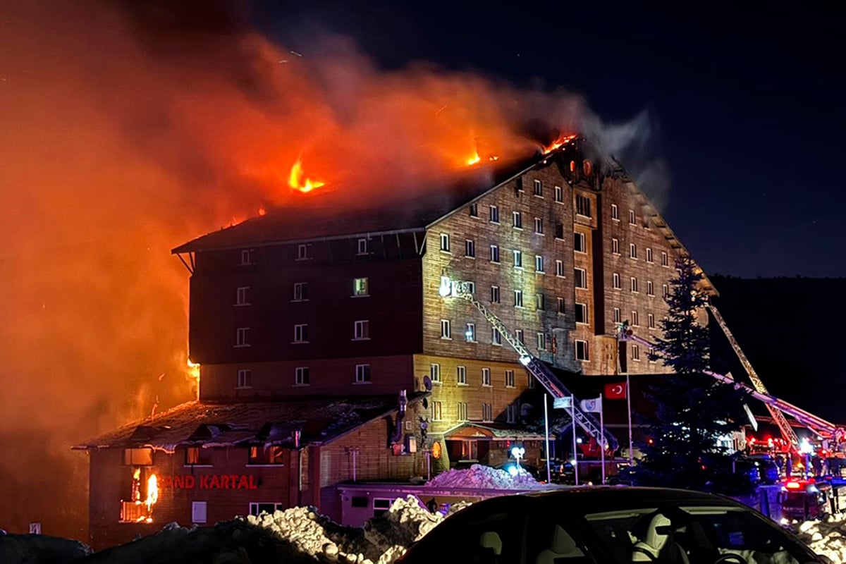 Fire at Kartalkaya Ski Resort Hotel in Turkey_6