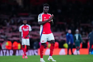 | Photo: AP/Dave Shopland : UEFA Champions League: Arsenal's Bukayo Saka claps hands to spectators after the end of the match