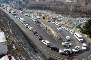 | Photo: PTI : Weather: Fresh snowfall in Manali