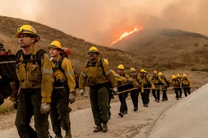 | Photo: AP/Ethan Swope : Kenneth Fire in Los Angeles