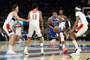 | Photo: AP/Aaron Gash : NBA: Washington Wizards vs Milwaukee Bucks