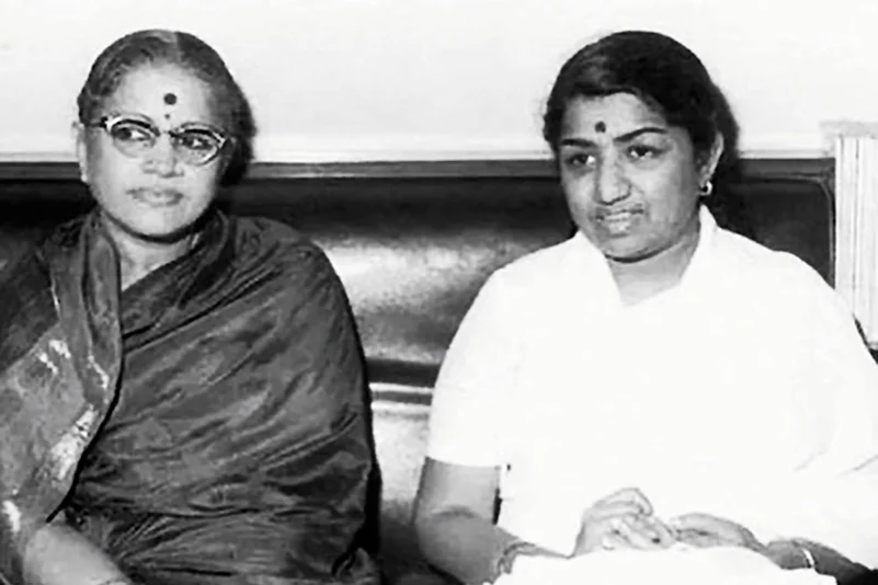 M.S. Subbulakshmi (left) with Lata Mangeshkar (right)