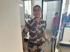 X : The CISF constable allegedly assaulted Kangana while frisking her at the airport before she boarded her flight.

