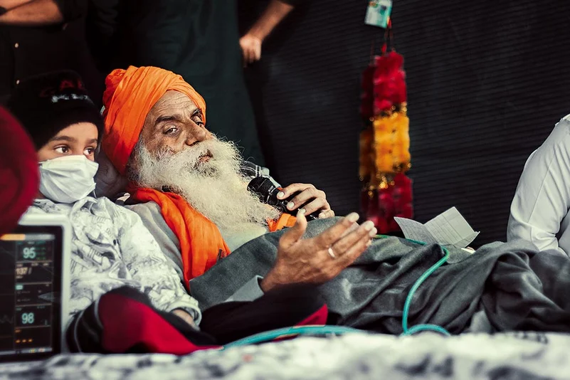 An emaciated Jagjit Singh Dallewal at the protest site at Khanauri border