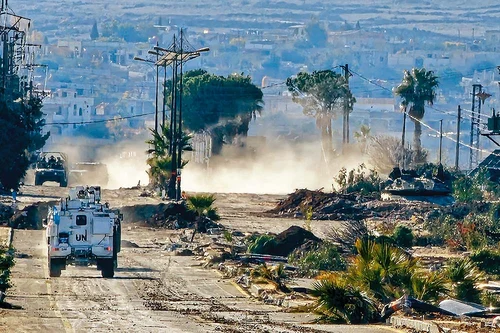 | Photo: Getty Images : Struggling to Provide Relief: UN personnel and military vehicles in a Syrian village occupied by Israel