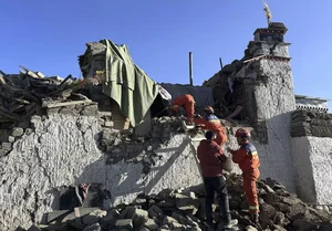 AP : 7.1 magnitude earthquake jolts Tibet, Nepal