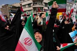 AP : Iranians chanting anti-Israel slogans  in Tehran |