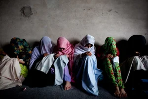 Getty Images : Afghan women learn how to embroid at a workshop sponsored by a Malaysian NGO called Mercy that seeks to help local females to empower themselves