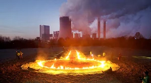 ROLAND WEIHRAUCH : Activists set up an installation depicting a thermometer in front of the Niederaussem lignite-fired power station in Rommerskirchen, western Germany, in a protest on January 22, 2019 against the burning of fossil fuels provoking global warming - asking to limit the rise of global temperatures to 1,5 degrees Celsius. 