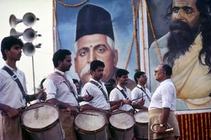 Photo via Gettyimages : RSS Swayamsevaks