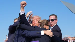 Getty images : Former president Donald Trump raises his arm with blood on his face during a campaign rally 