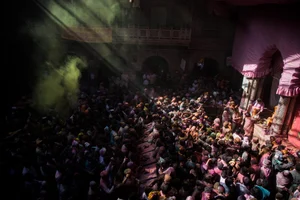 Getty Images : Hindu devotees throw flower colour at each other as part of Holi celebrations at Banke Bihari temple in Vrindavan.