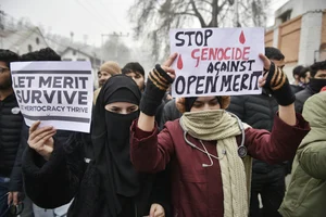 | Photo: Yasir Iqbal For Outlook India : MP Aga Ruhullah Mehdi Protests Outside CM Residence Over Reservation Policy