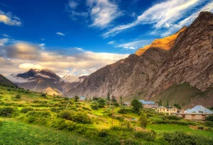 Shutterstock : The beautiful village of Jispa, on the way to Leh