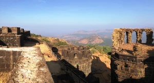 Yadneshwar Pathak/Shutterstock : Raigad is a hill fort in Maharashtra. Earlier known as Rairee or Rairy Fort, it was a formidable stronghold in the Deccan Plateau