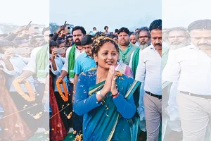 | Photo: PTI : On the Campaign Trail: JMM leader Kalpana Soren greeting supporters in Giridih district