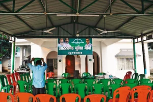 | Photo: Anupam Prashant Minz : Pledges in the Air: The scene before a party meeting at Hemant Soren’s residence on November 7, 2024