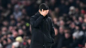 Arteta during Arsenal's defeat by Man Utd