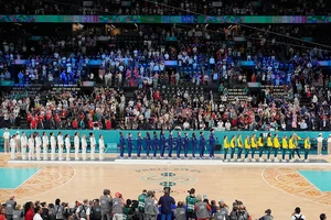 Photo: AP/Michael Conroy : Paris Olympic Basketball