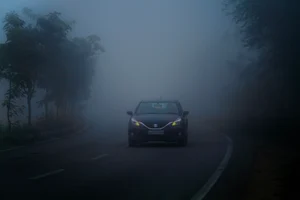 manoj_kulkarni/Shutterstock : Driving in foggy weather is tricky, and one needs to be extra cautious while driving