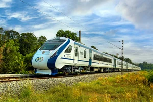 Shutterstock : Now government employees can travel in Vande Bharat trains under the revised LTC benefits/Representational