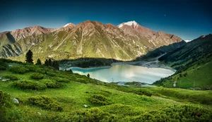 Shutterstock : Almaty Lake