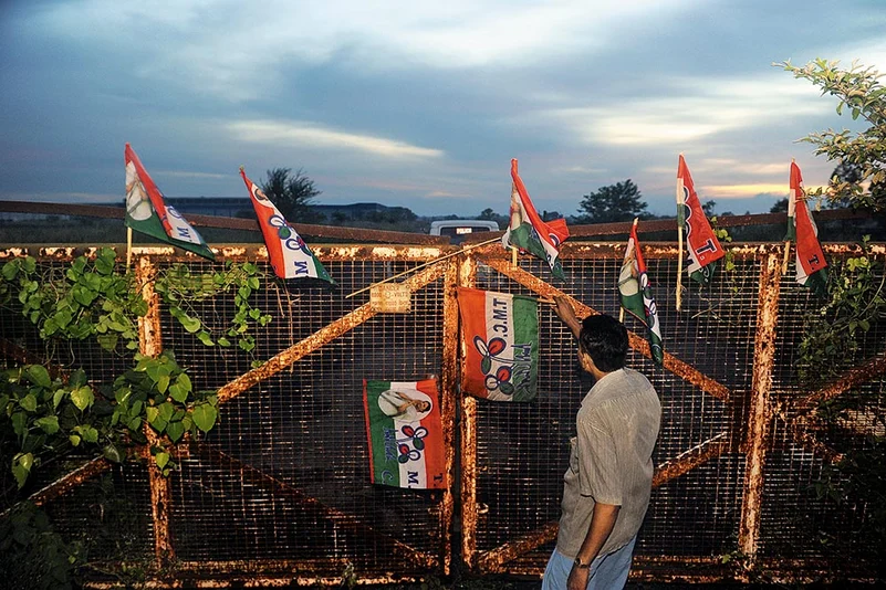 After the Supreme Court verdict, farmers in Singur celebrate in front of the abandoned Tata factory