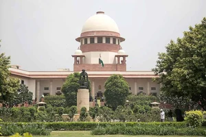 | Photo: File Pic  : Supreme Court dismisses Tamil Nadu's plea against CBI probe in hooch tragedy case.